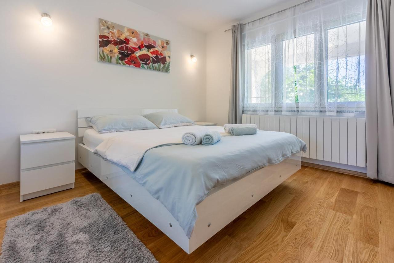 Apartment Olive Selce Exteriör bild