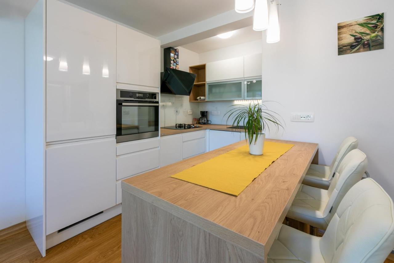 Apartment Olive Selce Exteriör bild