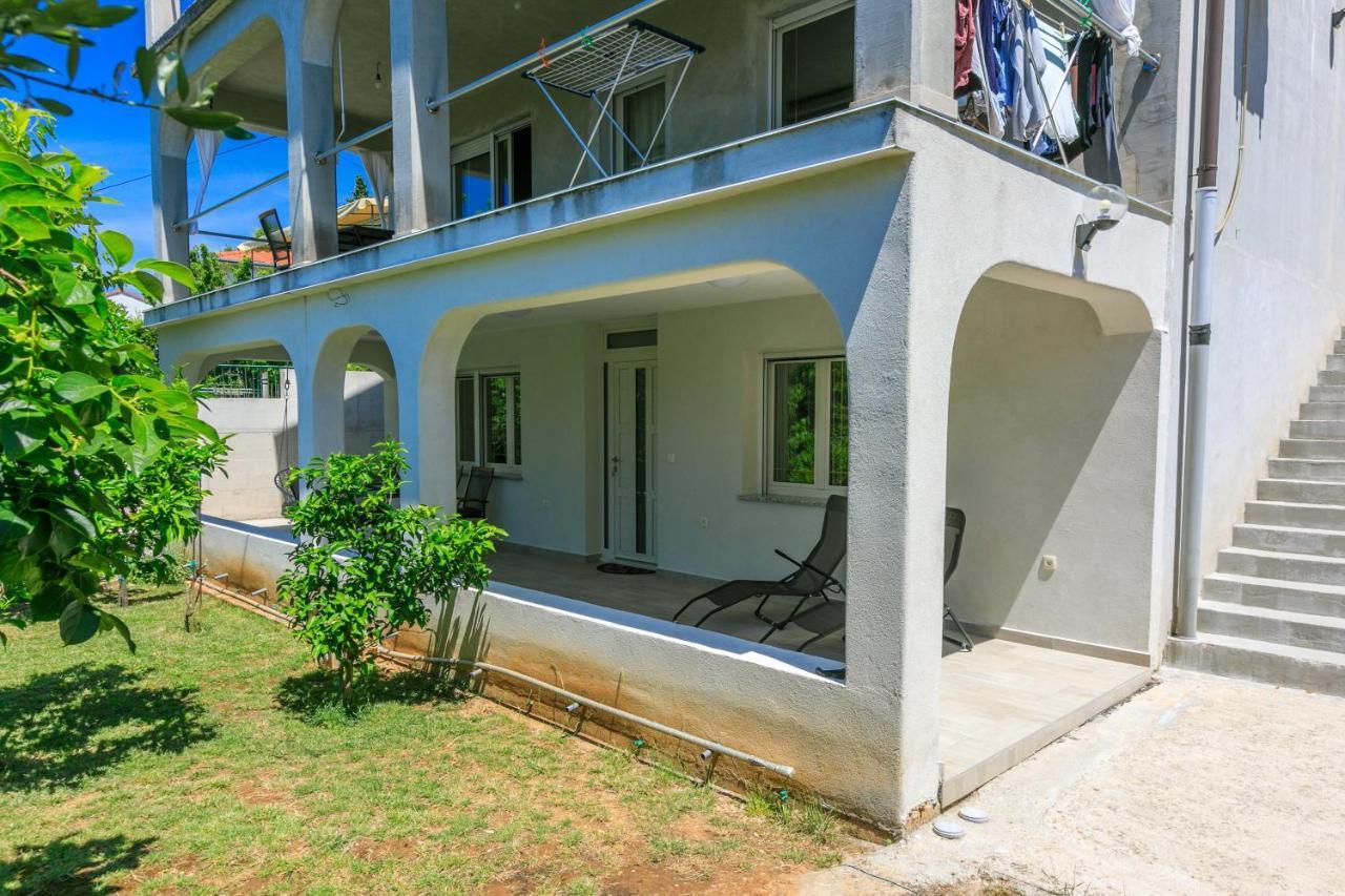 Apartment Olive Selce Exteriör bild